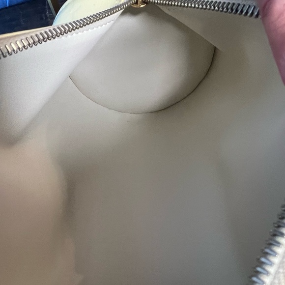 LOUIS VUITTON Vernis Yellow Leather Bedford Monogram Shoulder Bag - Picture 8 of 14